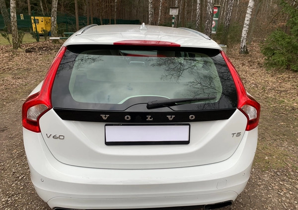 Volvo V60 cena 57900 przebieg: 120700, rok produkcji 2016 z Warszawa małe 211